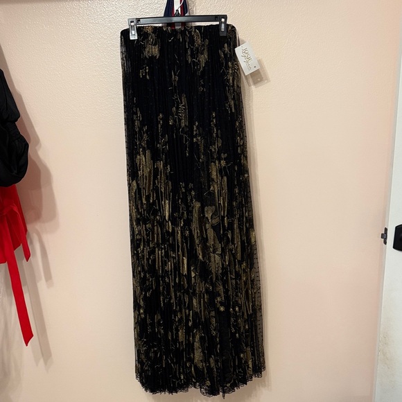 Helsi Delphine Black and Gold Maxi - Picture 4 of 6